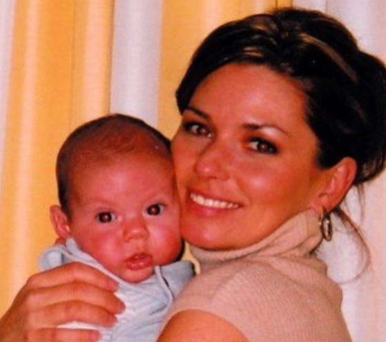 Childhood picture of Eja Lange with his mom Shania Twain